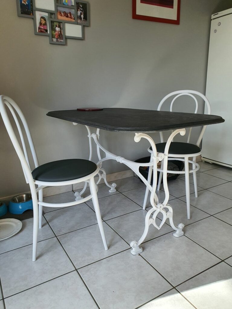 Remise en beauté d'une table bistrot