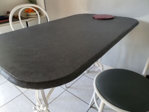 Remise en beauté d’une table bistrot